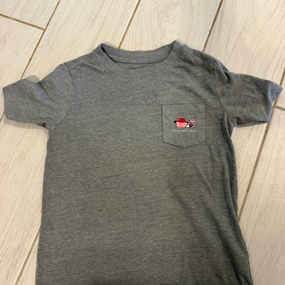 Vineyard Vines Gray Short Sleeve Pocket Tee Shirt Boys Size 5 Whale Graphic